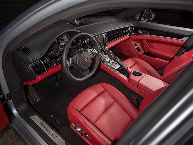 Porsche Panamera 4S foto 16