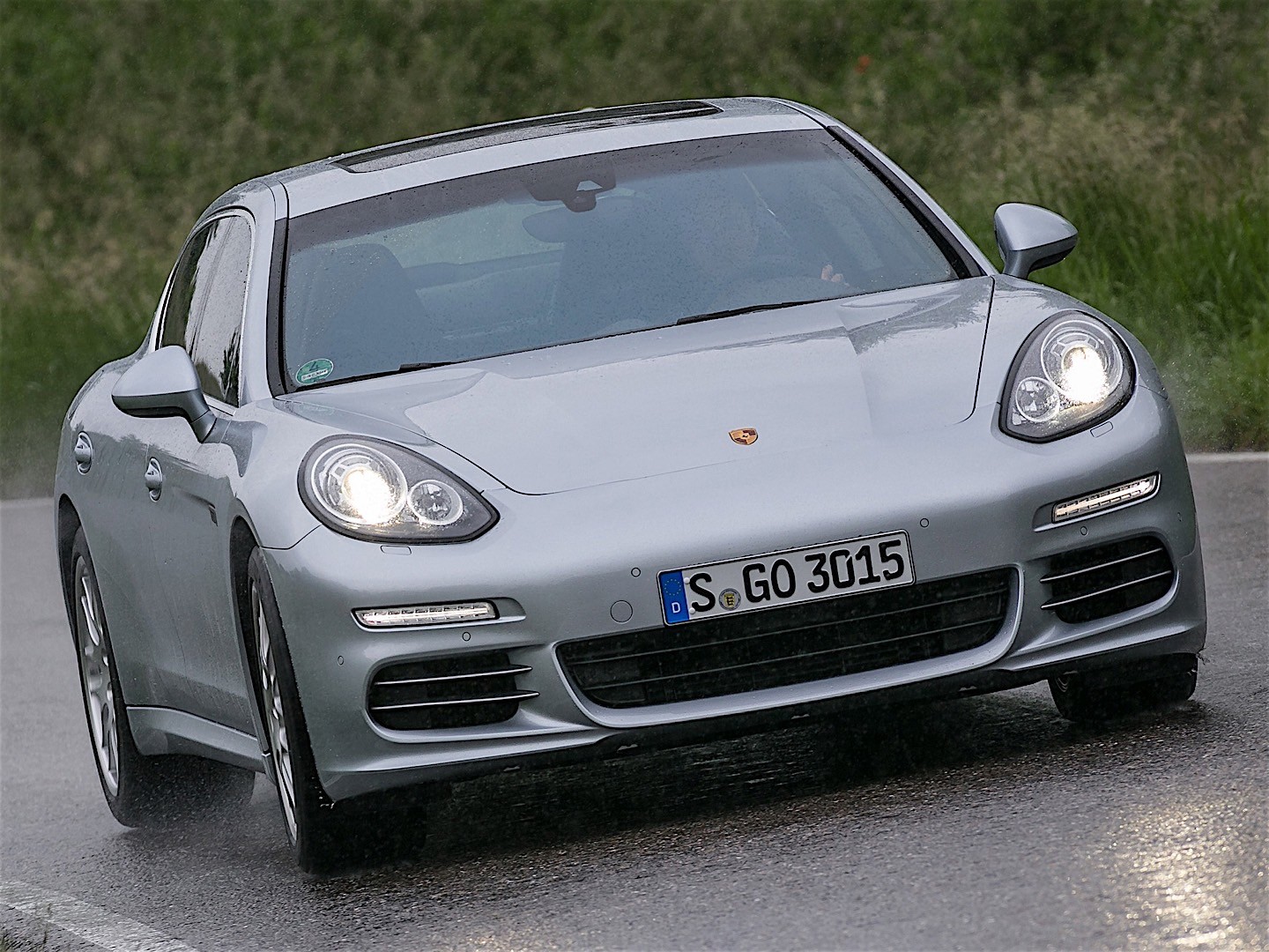 Porsche Panamera 4S photo 10