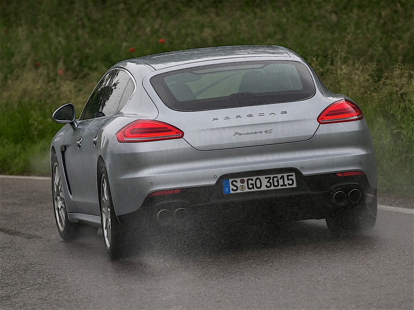 Porsche Panamera 4S photo 11