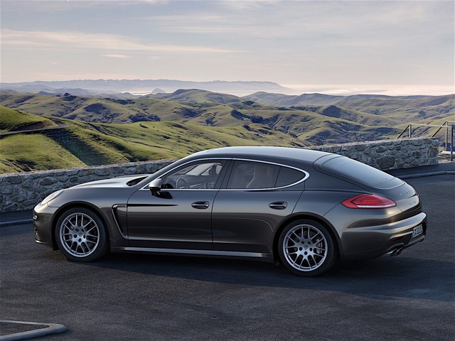 Porsche Panamera 4S foto 1
