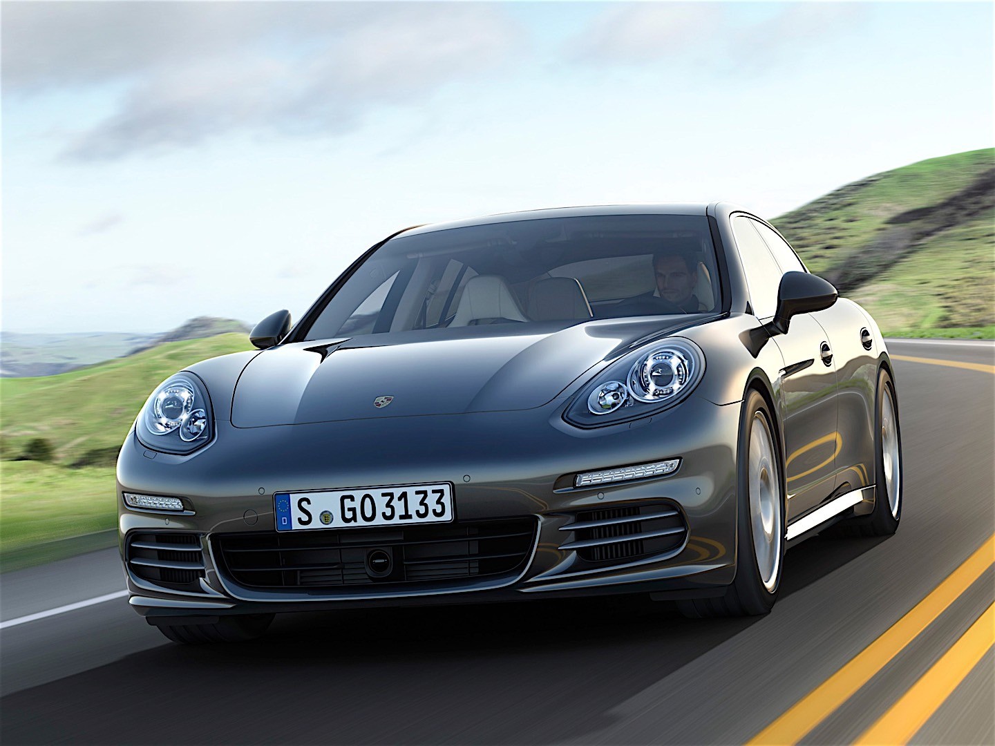 Porsche Panamera 4S photo 3
