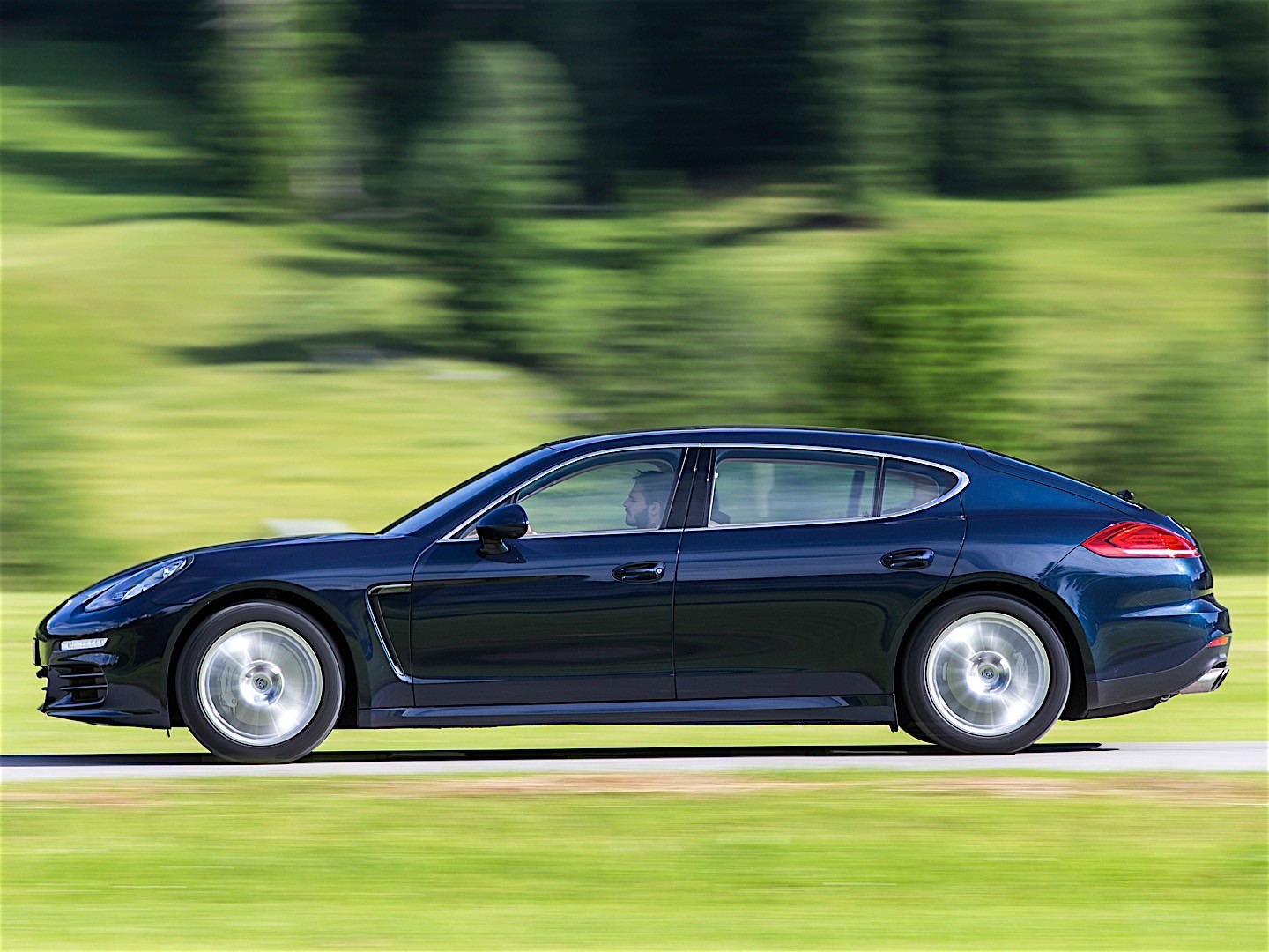 Porsche Panamera 4S photo 4