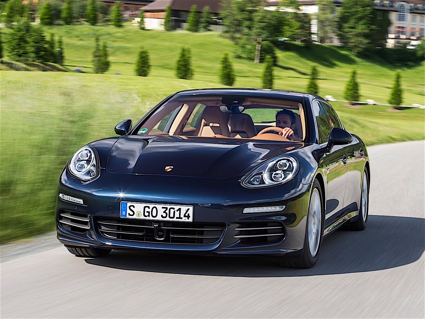 Porsche Panamera 4S photo 5