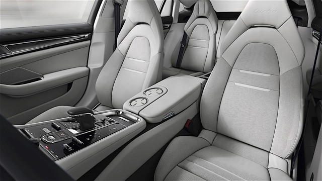 Porsche Panamera 4S photo 17