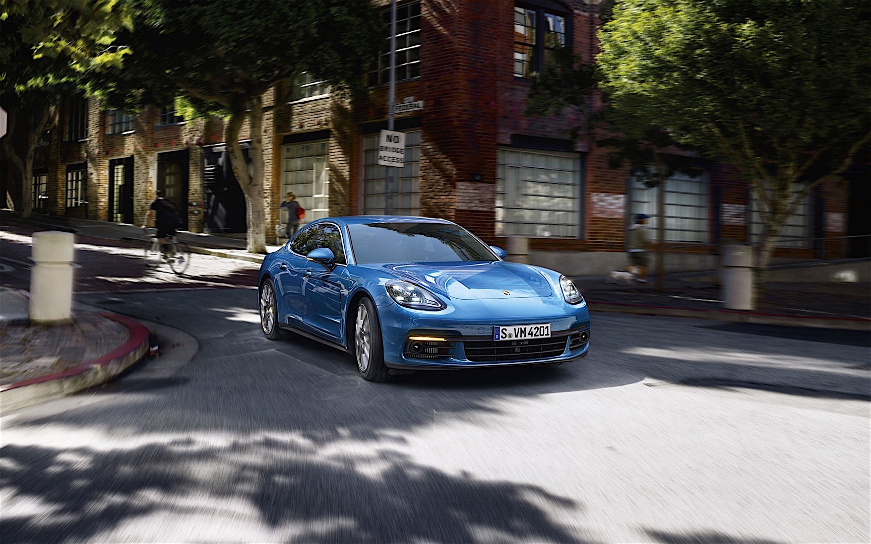 Porsche Panamera 4S photo 3