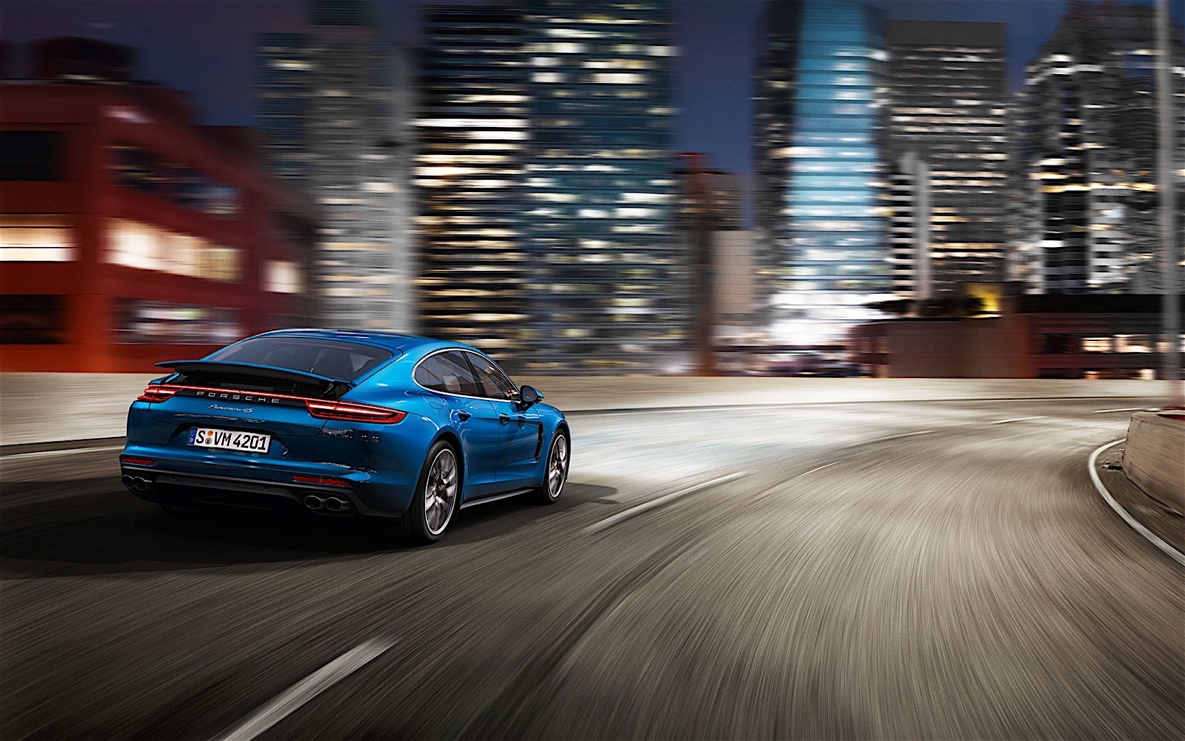 Porsche Panamera 4S photo 7