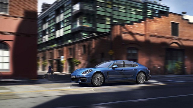 Porsche Panamera 4S photo 11