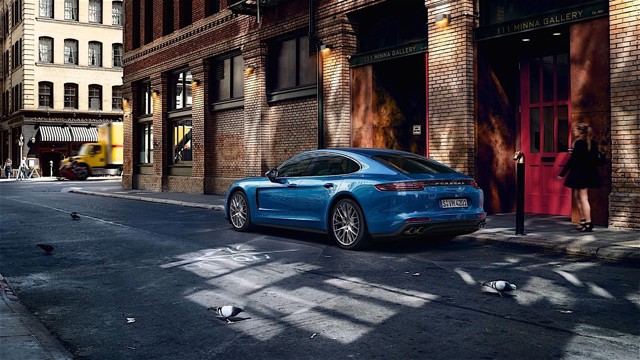 Porsche Panamera 4S photo 12