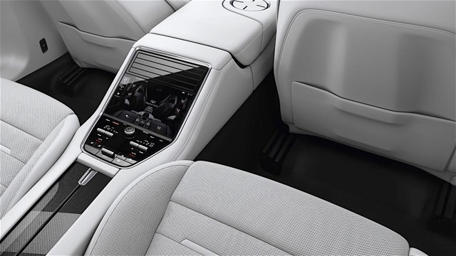 Porsche Panamera 4S photo 20