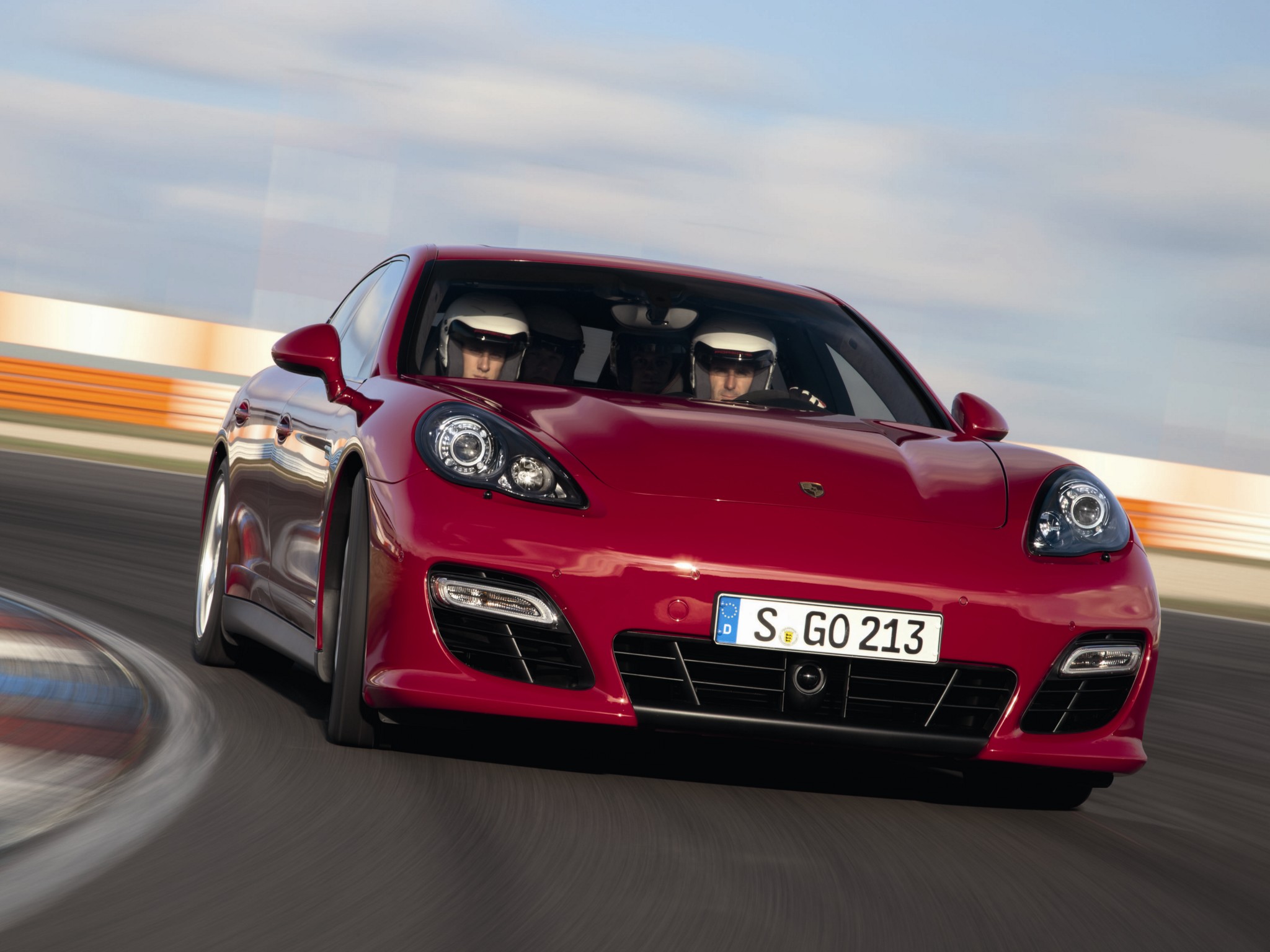 Porsche Panamera Gts photo 11