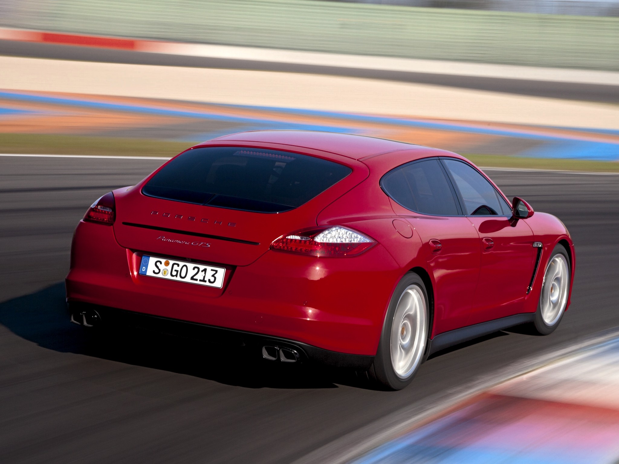 Porsche Panamera Gts photo 13