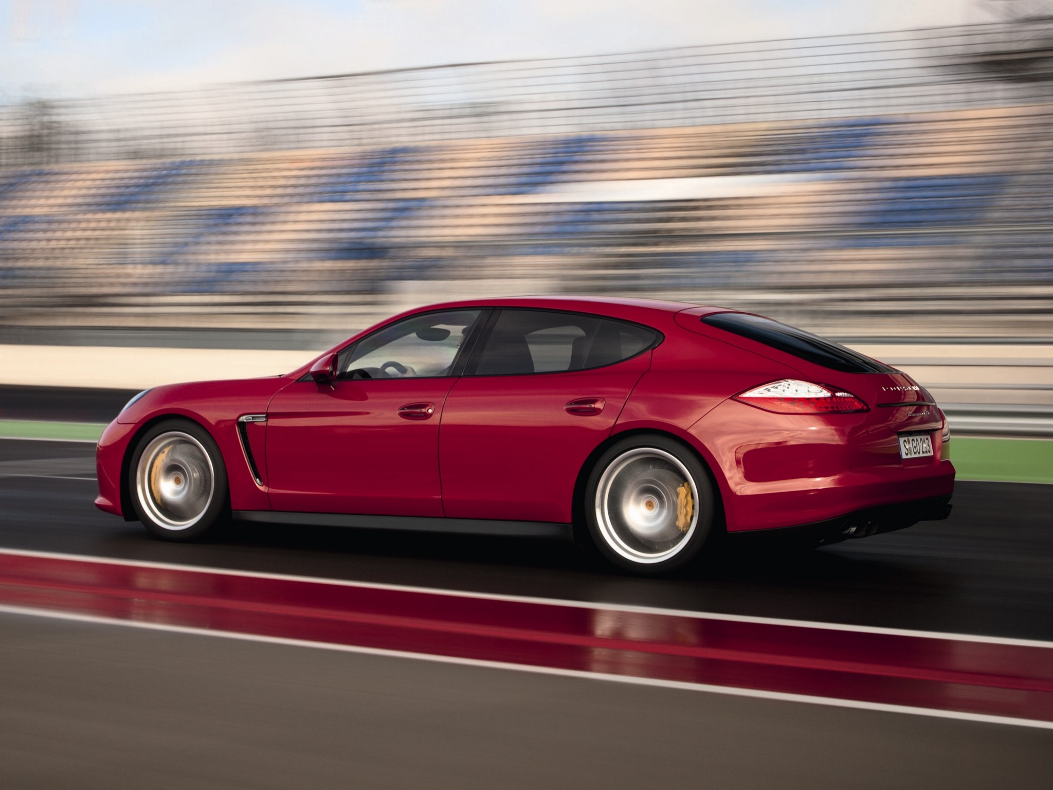 Porsche Panamera Gts photo 14