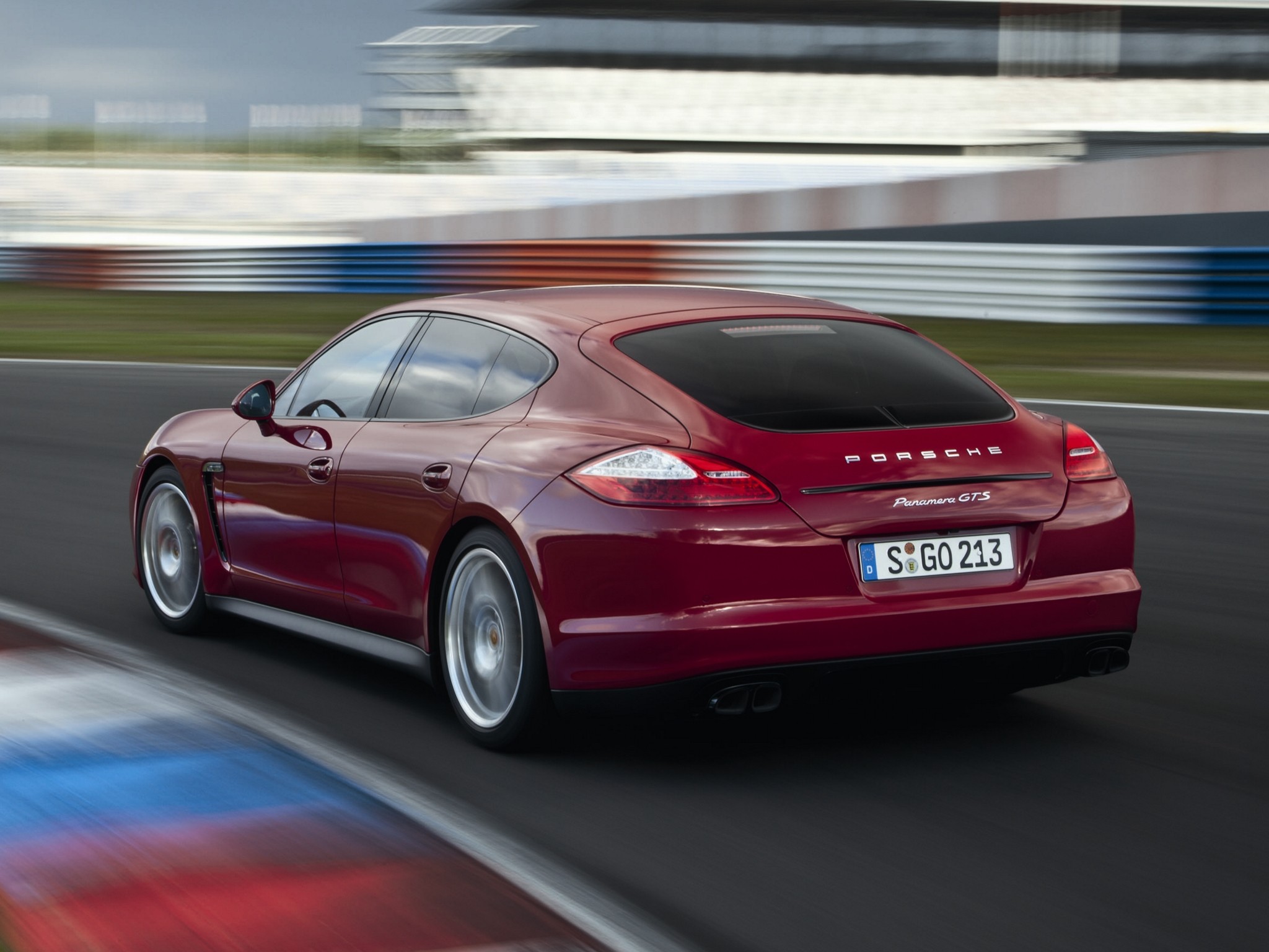 Porsche Panamera Gts photo 15