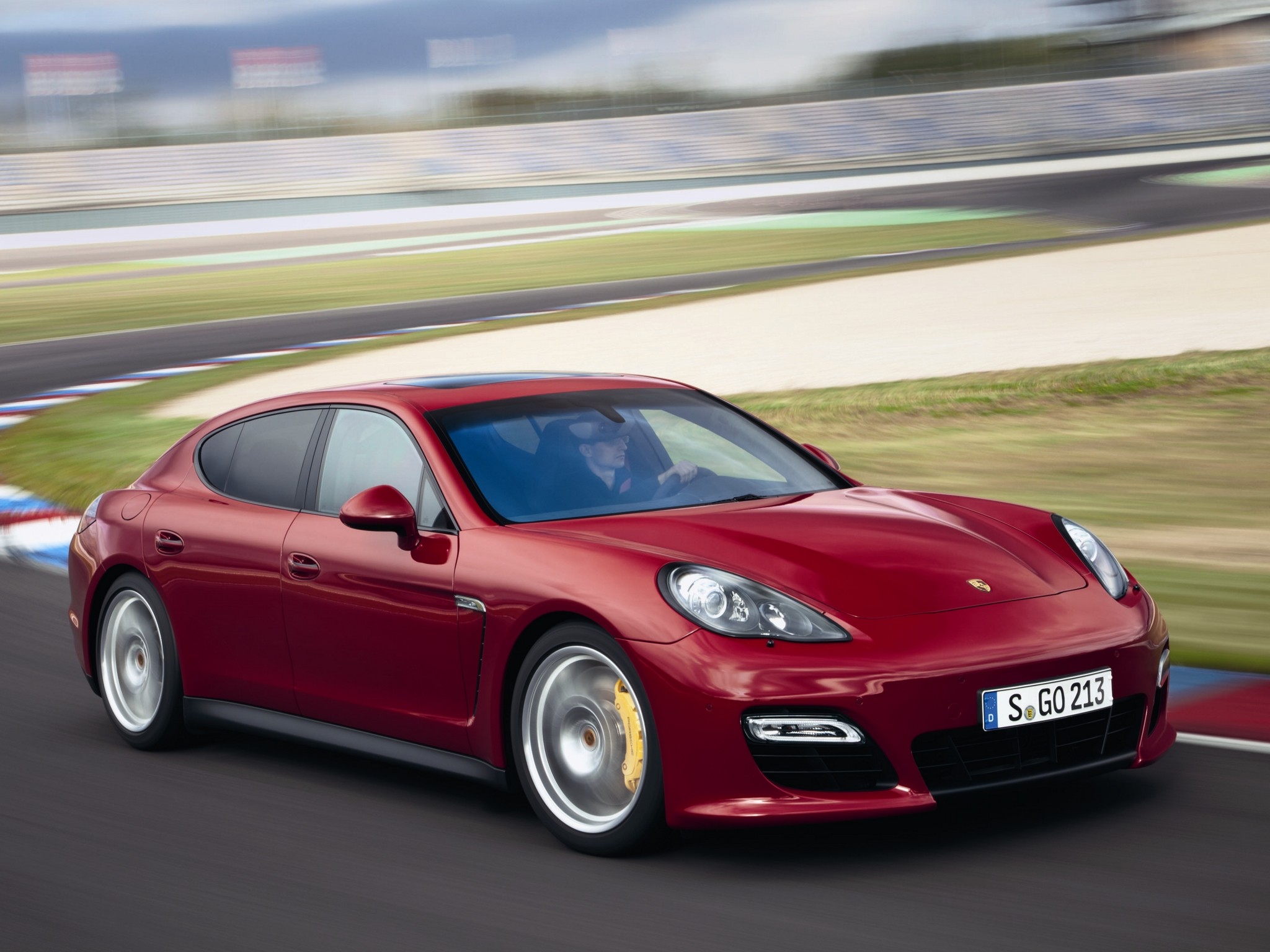 Porsche Panamera Gts photo 16