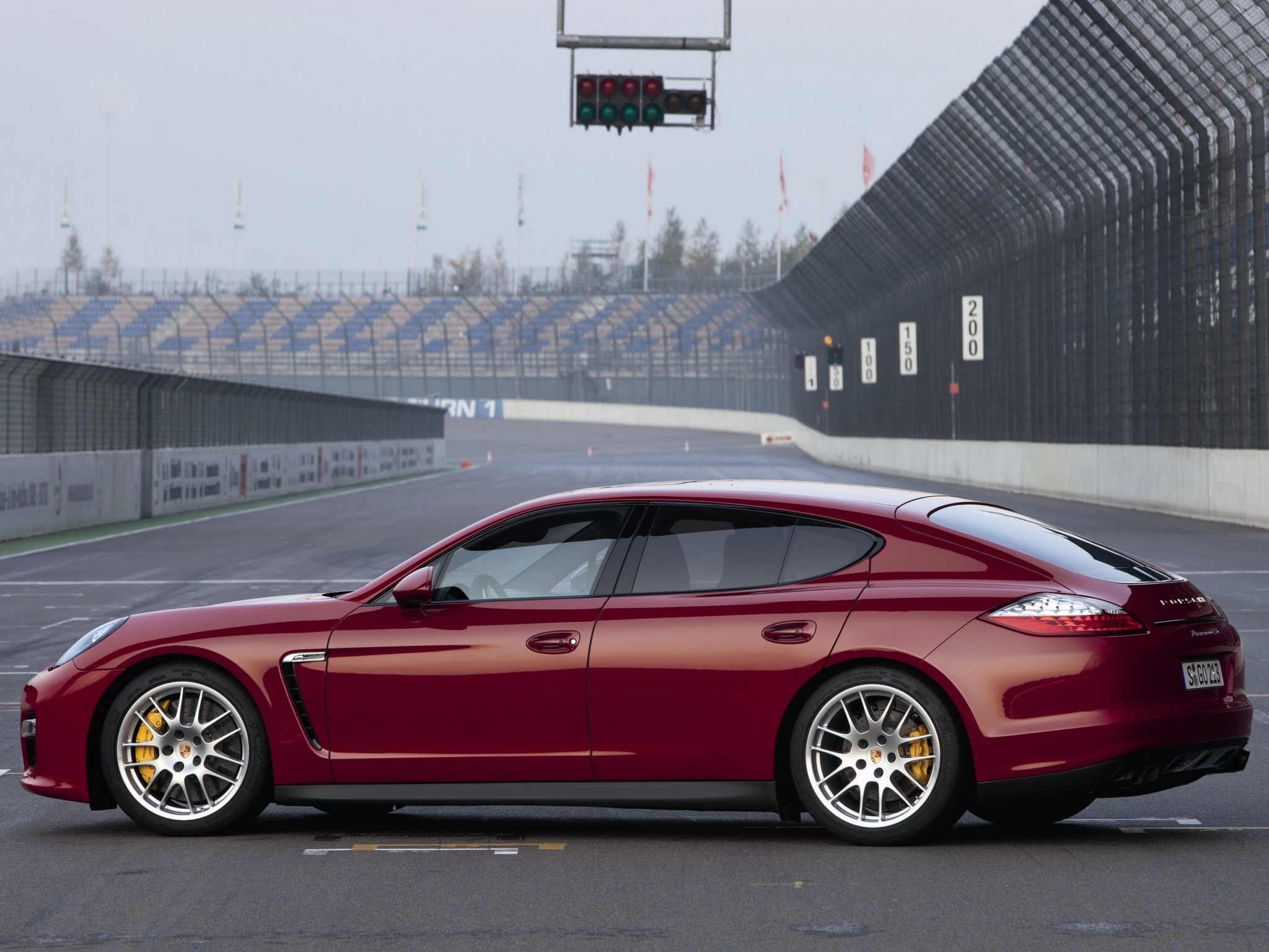 Porsche Panamera Gts photo 17