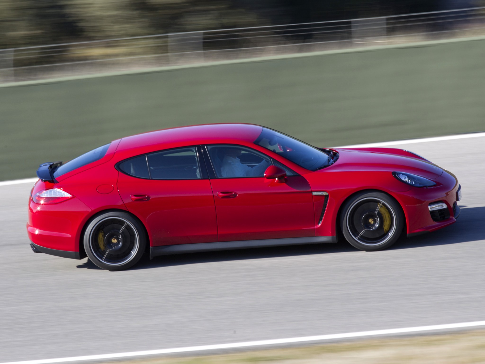 Porsche Panamera Gts photo 22