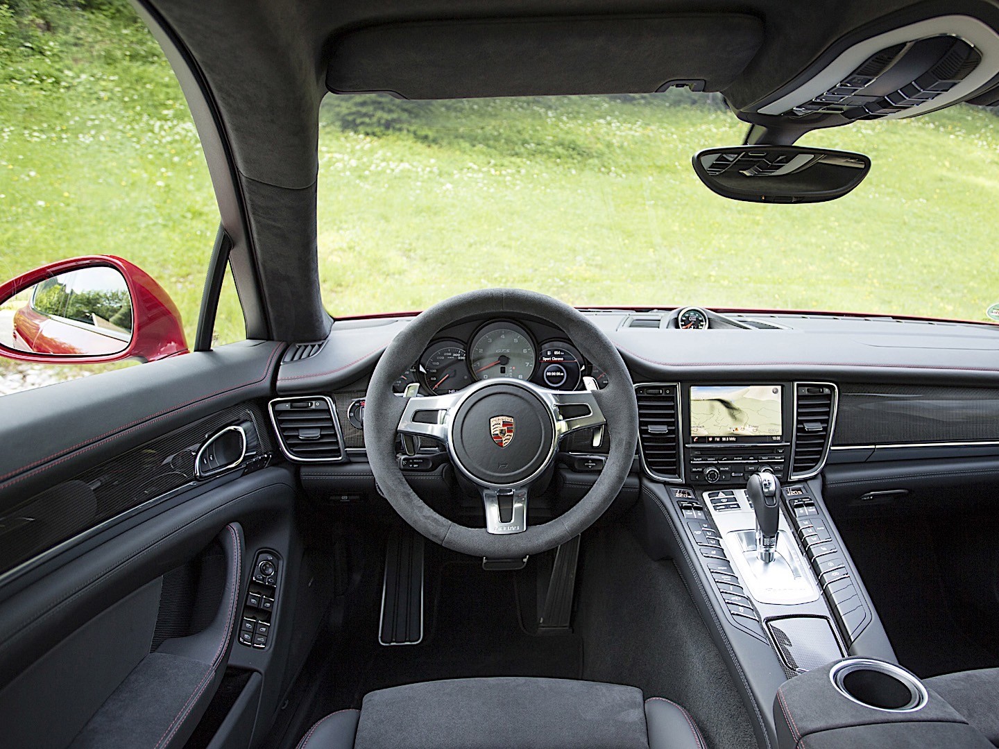 Porsche Panamera Gts photo 30