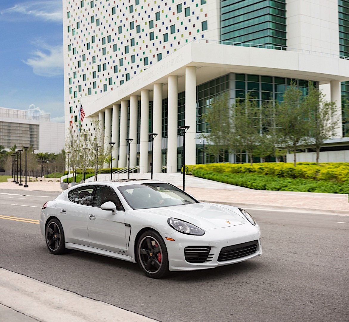 Porsche Panamera Gts photo 11