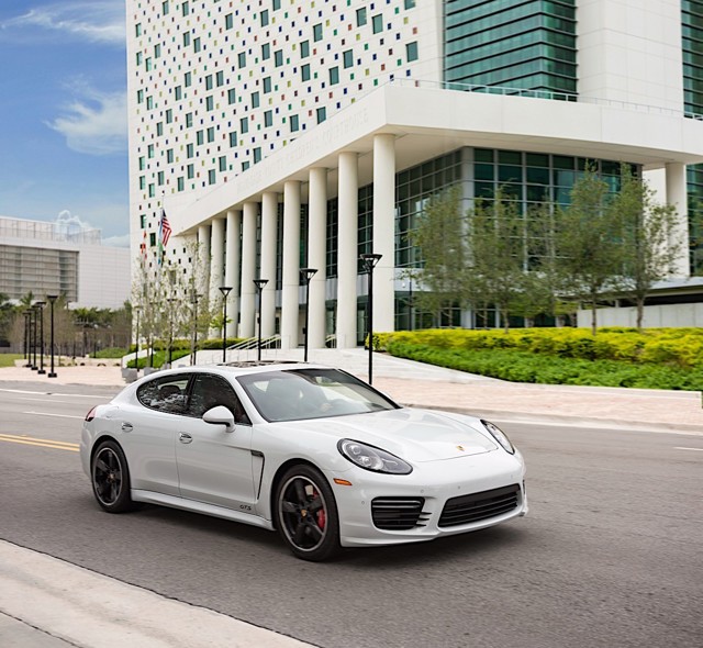 Porsche Panamera Gts photo 11