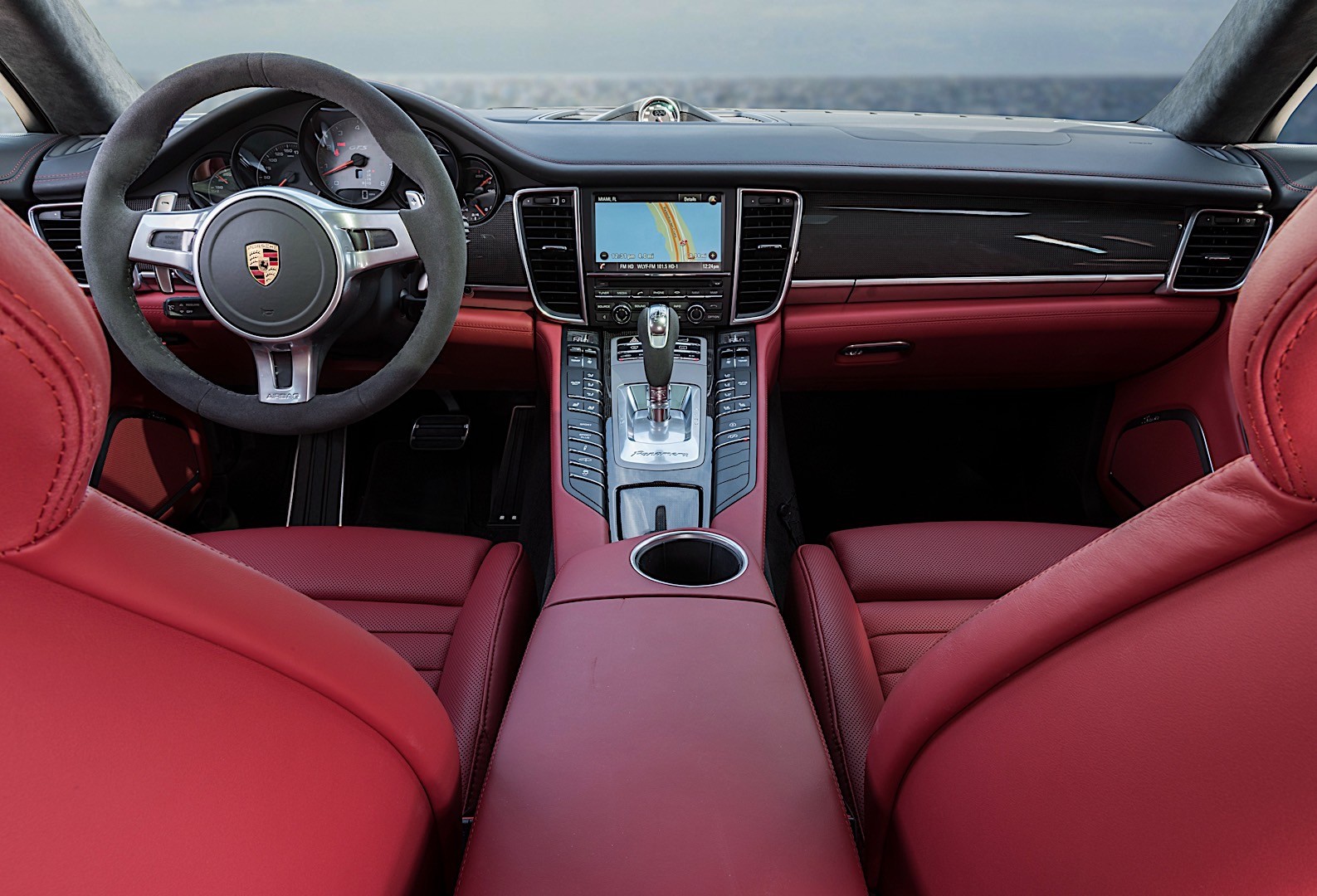 Porsche Panamera Gts photo 31