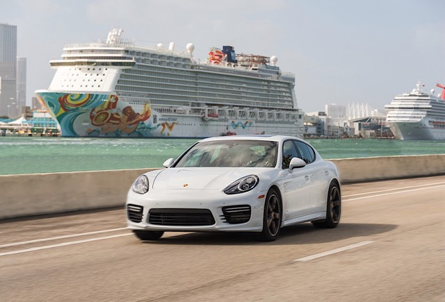 Porsche Panamera Gts photo 16