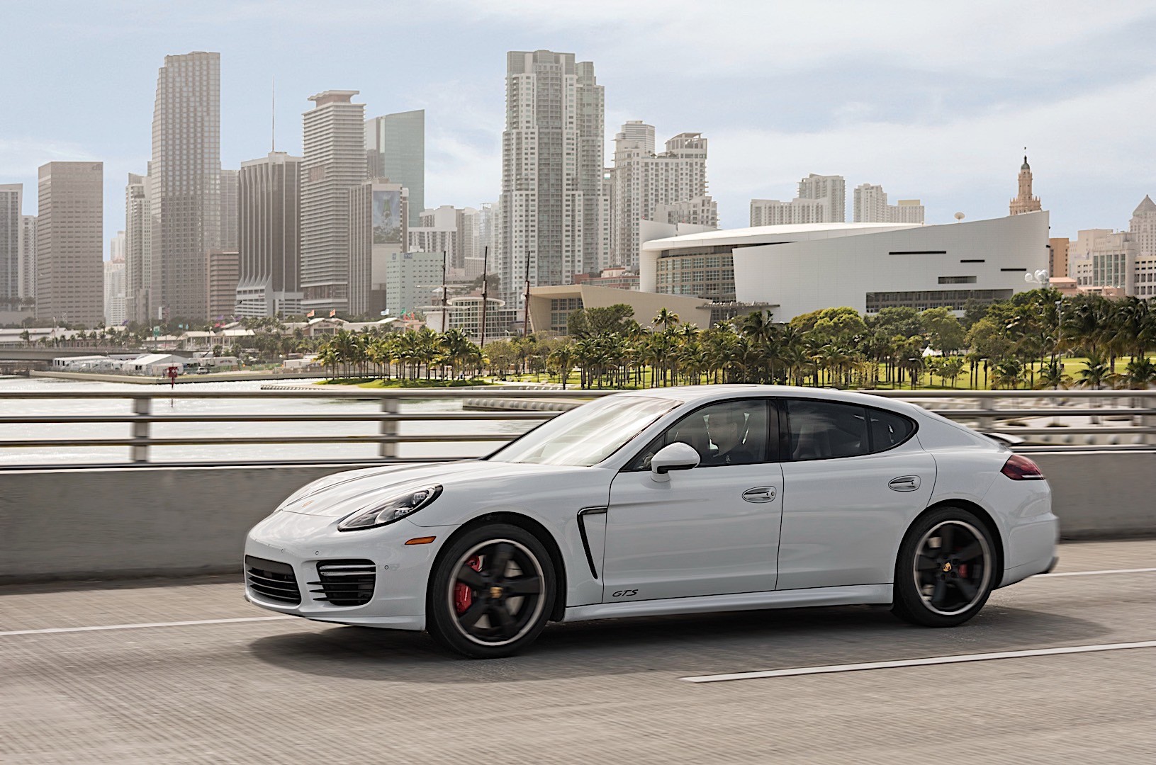 Porsche Panamera Gts photo 22