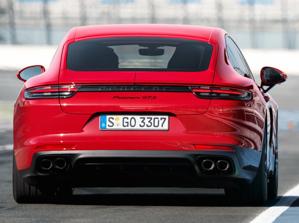 PORSCHE Panamera GTS
