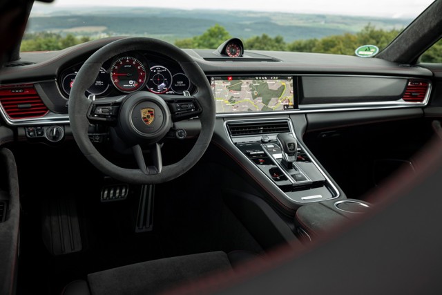 Porsche Panamera Gts photo 36