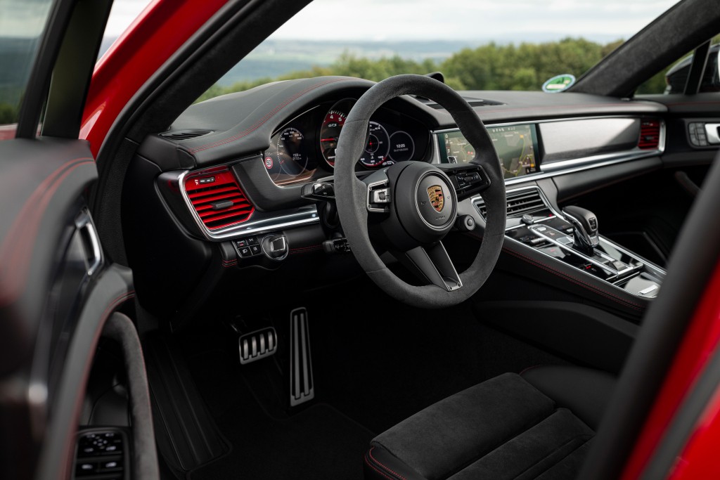 Porsche Panamera Gts photo 37