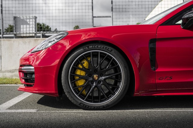 Porsche Panamera Gts photo 31