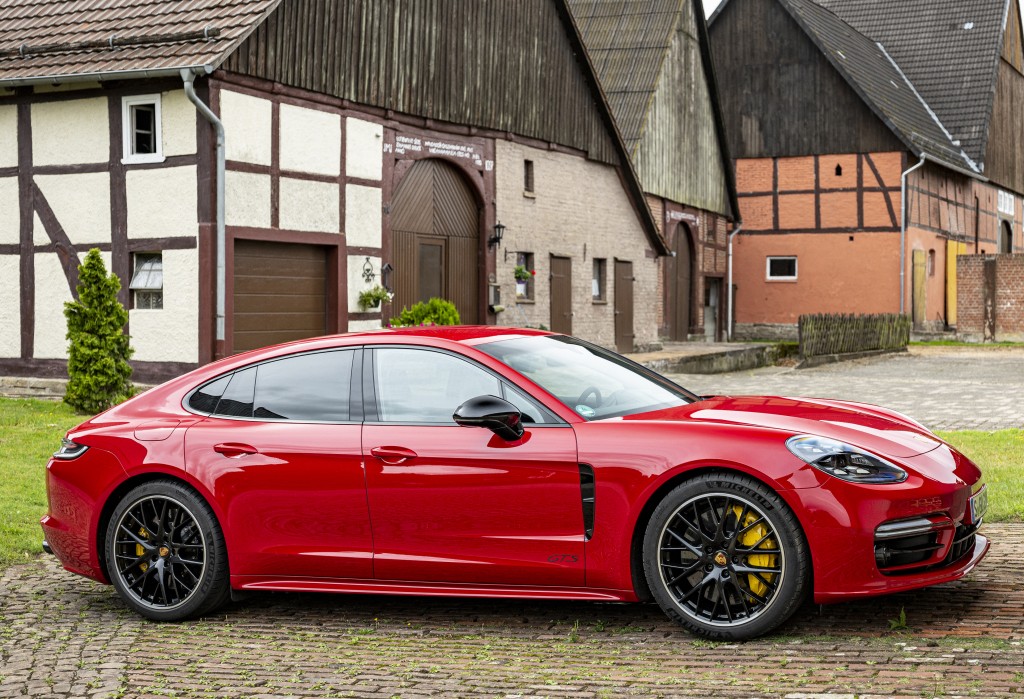 Porsche Panamera Gts photo 33