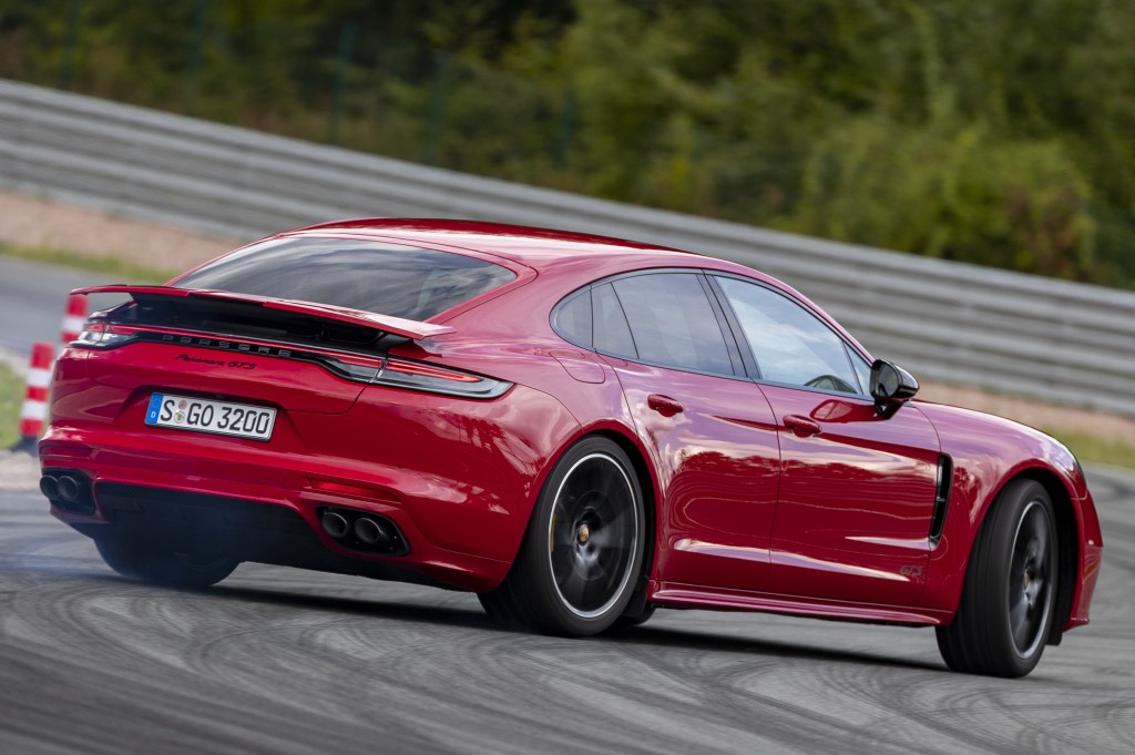 Porsche Panamera Gts photo 2