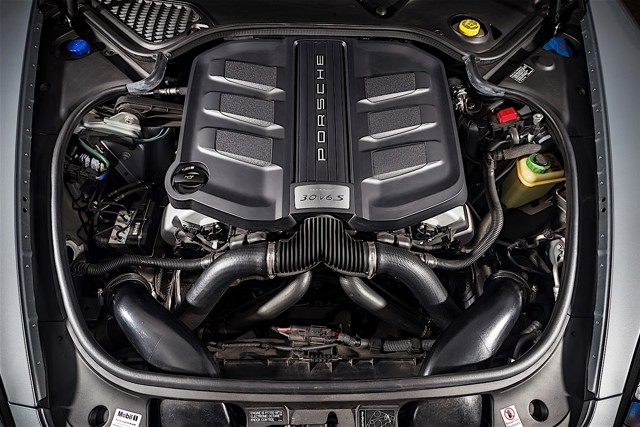 Porsche Panamera S photo 7
