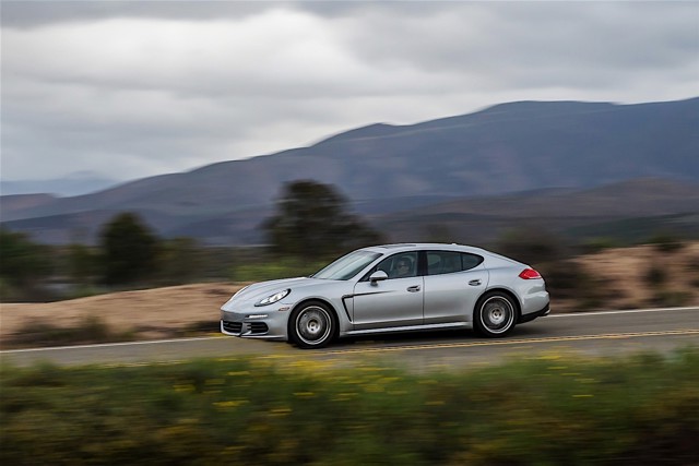 Porsche Panamera S photo 2