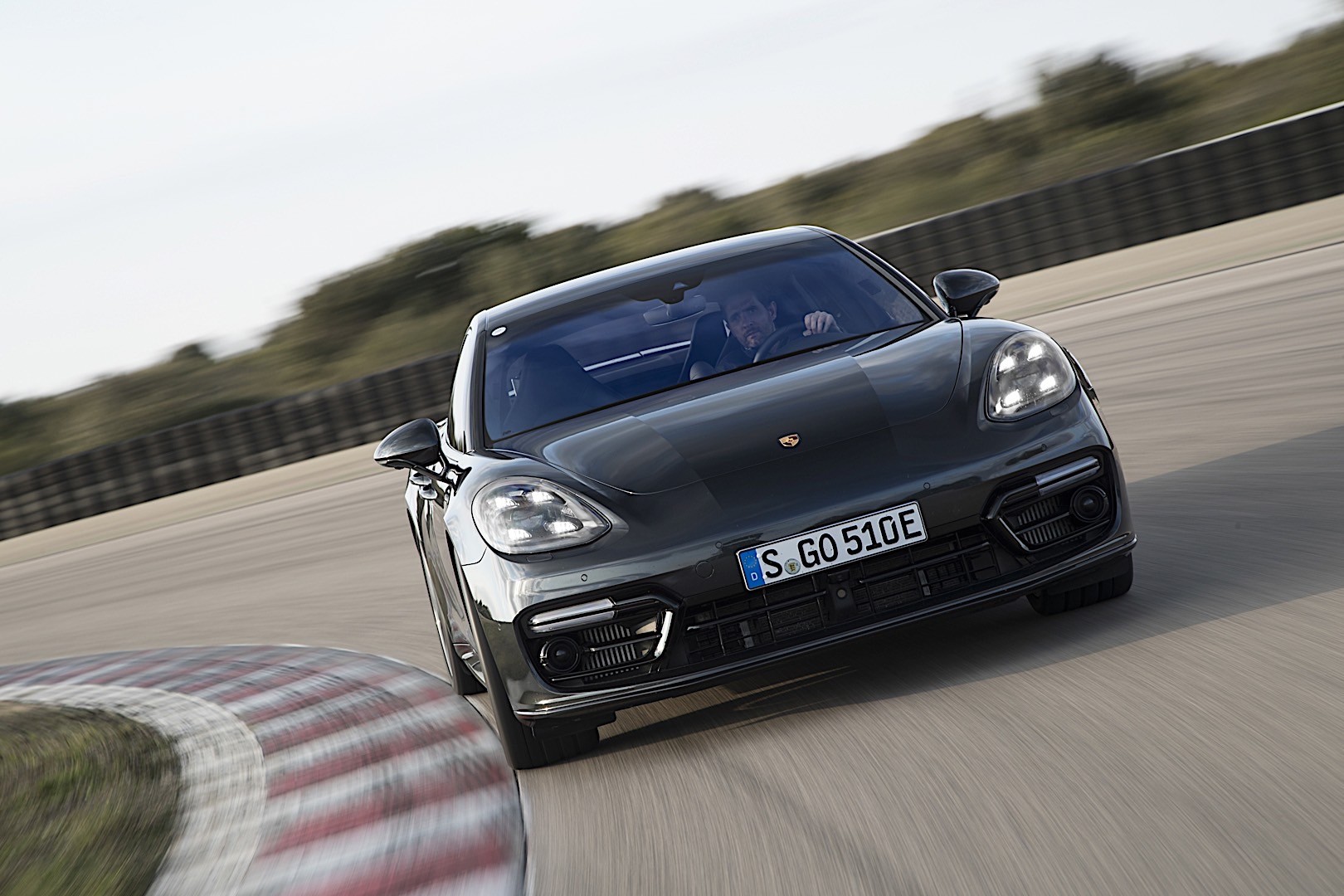 Porsche Panamera Turbo S E-Hybrid photo 2