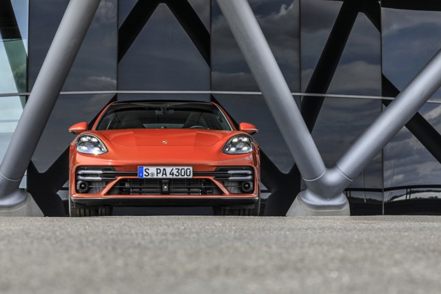 Porsche Panamera Turbo S Sport Turismo photo 4