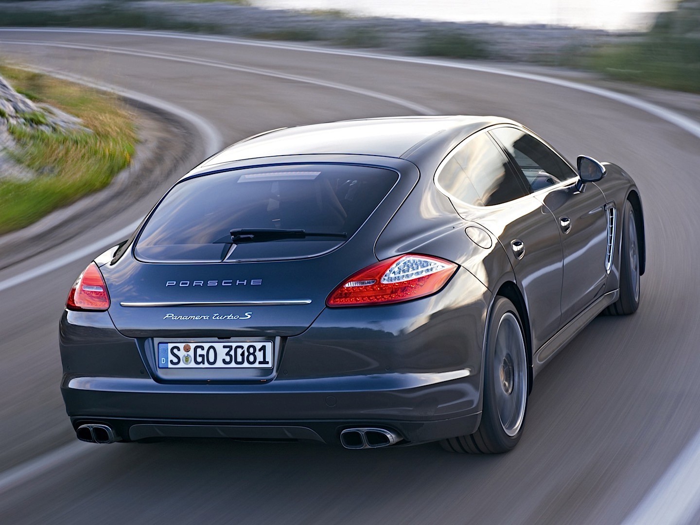 Porsche Panamera Turbo S photo 40