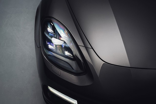 Porsche Panamera Turbo Sport Turismo photo 9