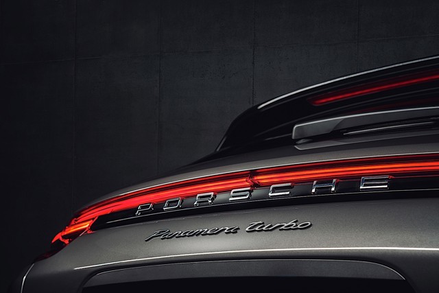 Porsche Panamera Turbo Sport Turismo photo 10