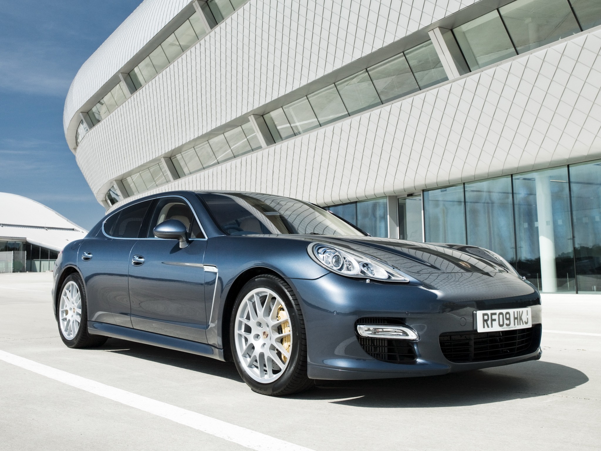 Porsche Panamera Turbo photo 23