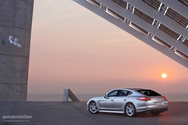 Porsche Panamera Turbo foto 11