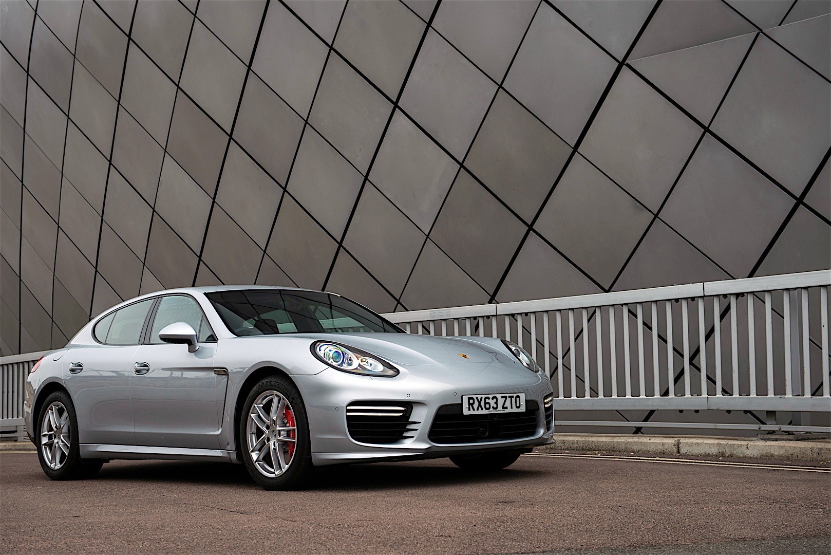 Porsche Panamera Turbo photo 16