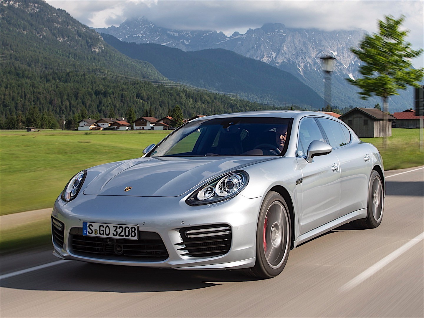 Porsche Panamera Turbo photo 18