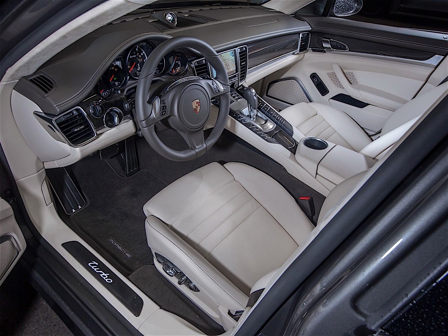 Porsche Panamera Turbo photo 37