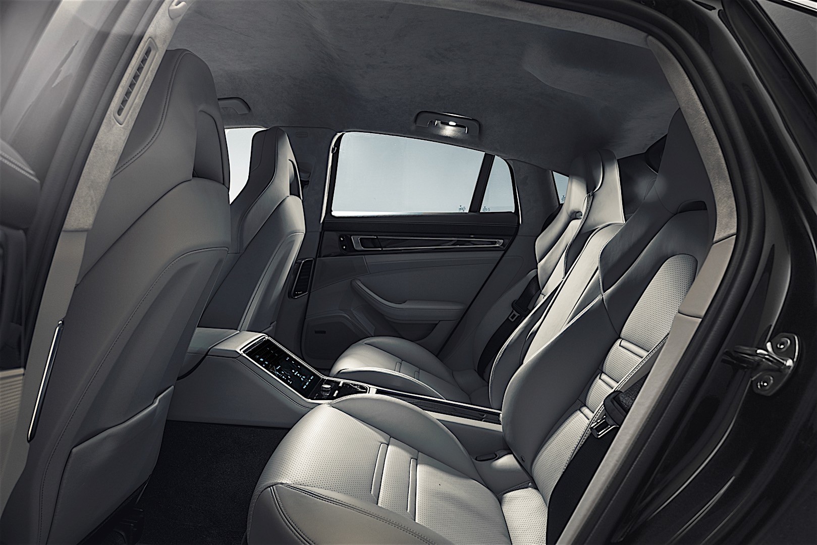 Porsche Panamera Turbo photo 32