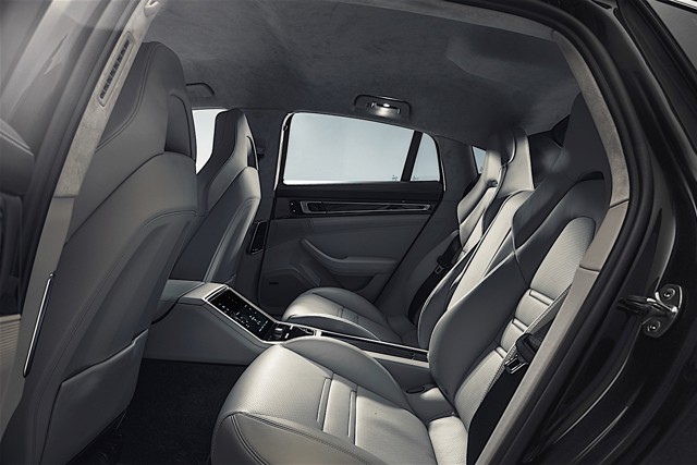 Porsche Panamera Turbo photo 32