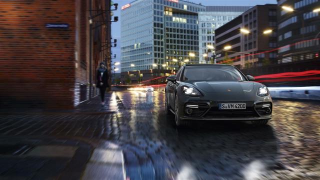 Porsche Panamera Turbo photo 25