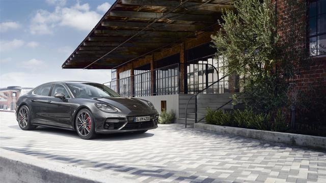 Porsche Panamera Turbo photo 28