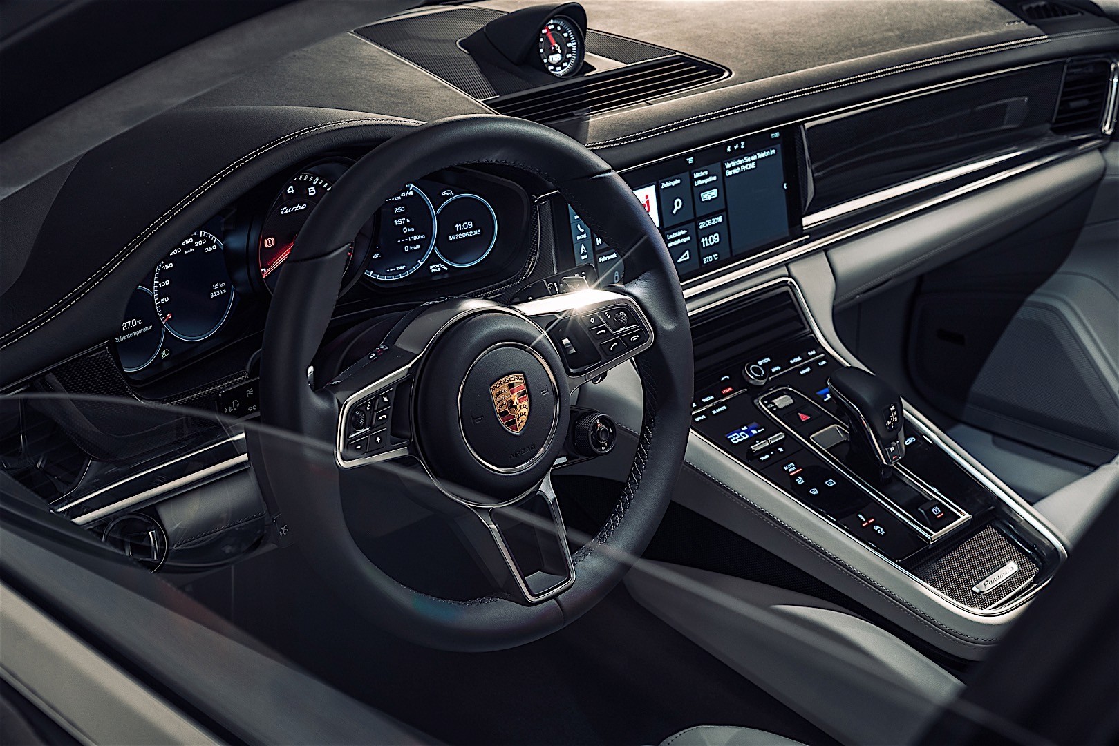 Porsche Panamera Turbo photo 37