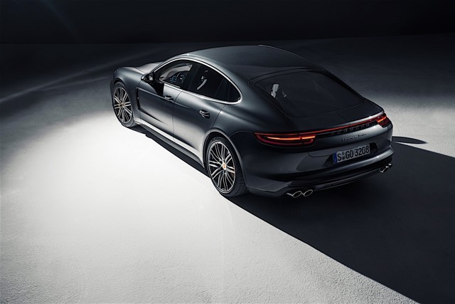 PORSCHE Panamera Turbo